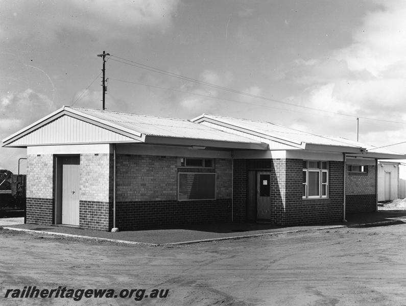 P10037
Station building, Kalannie, KBR line, street side view
