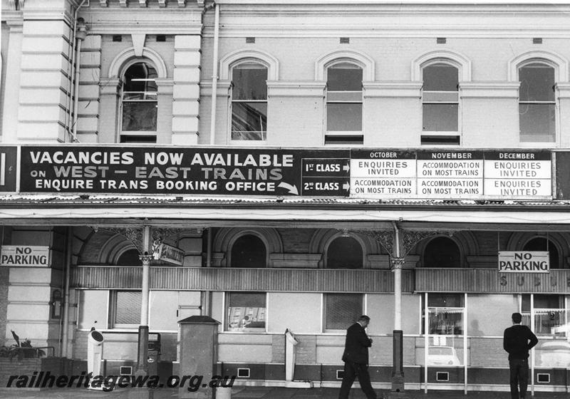 P10038
Facade of Perth Station showing ticket booking area
