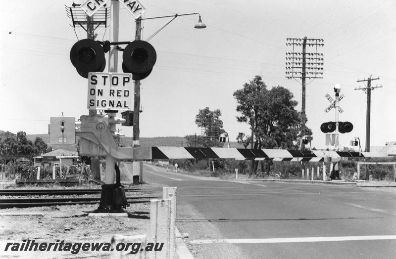 P10043
Boom gates, Albany Highway, Maddington
