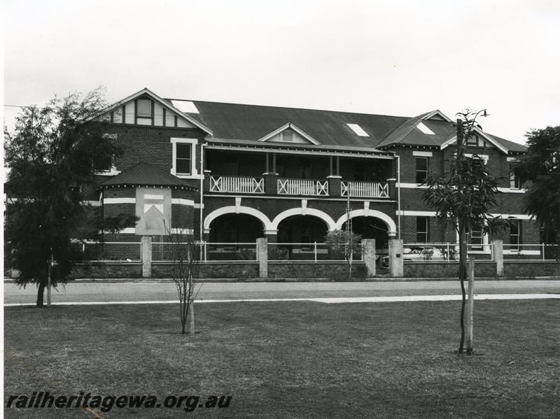 P10054
District Office building, Narrogin, front view
