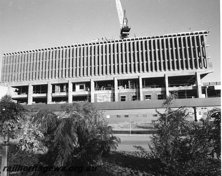 P10078
5 of 8 views of the East Perth Passenger Terminal and the Westrail Centre under construction
