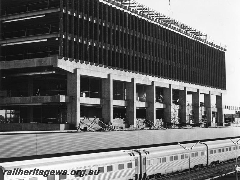 P10079
6 of 8 views of the East Perth Passenger Terminal and the Westrail Centre under construction
