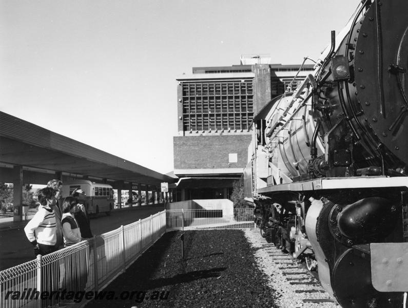 P10081
8 of 8 views of the East Perth Passenger Terminal and the Westrail Centre under construction
