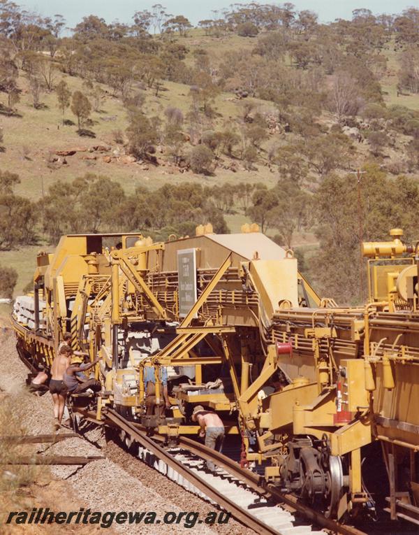 P10084
Track replacement machine P811, Avon Valley Line, replacing track
