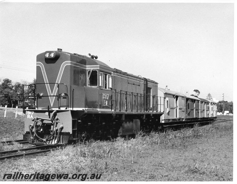 P10085
RA class 1917, Claremont, hauling short train of four Z class brakevans.
