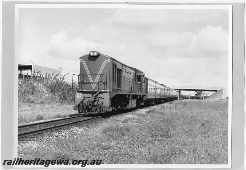 P10122
RA class 1911, East Perth, heading the southbound 