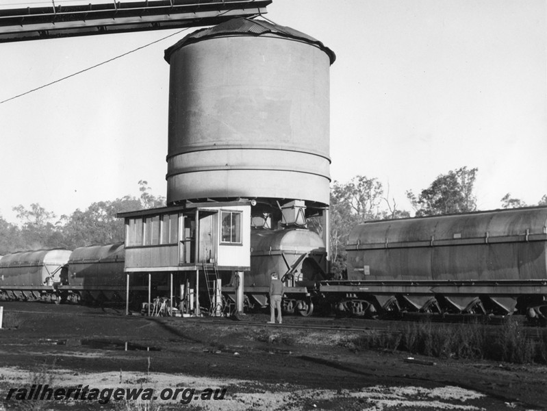 P10207
2 of 2 views of XN class hoppers being loaded with coal as a test at Western Collieries No.2 site to be sent to Cockburn Cement at South Coogee
