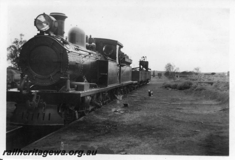 P10224
O class, Mullewa, NR line, front and side view, coal stage in the background
