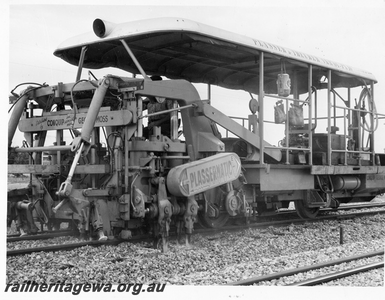 P10252
Plasser track tamping machine, working, front and side view
