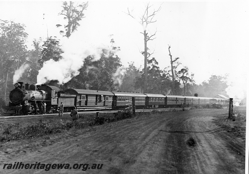 P10256
E class steam loco hauling a 