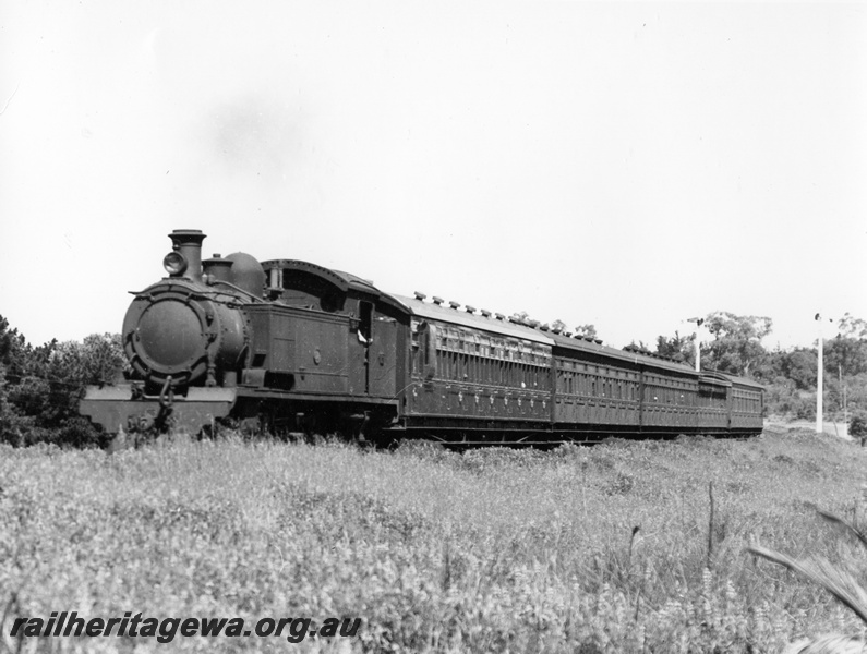 P10259
DS class loco hauling suburban passenger train, Perth bound approaching Daglish, view along the train.
