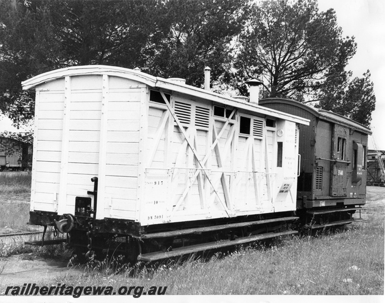 P10268
DW class 5091, six wheel workman's van, ZF class 441 four wheel brakevan, Rail transport museum, end and side view
