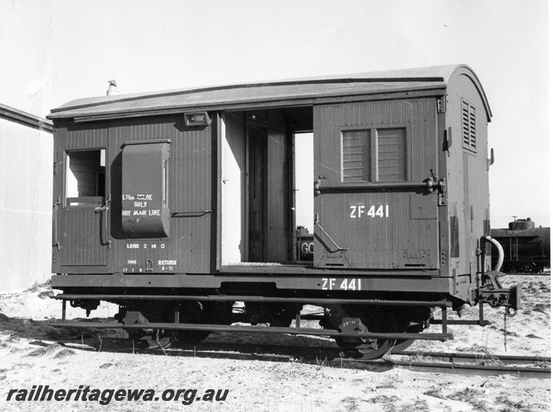 P10269
ZF class 441 four wheel brakevan in brown livery, side and end view
