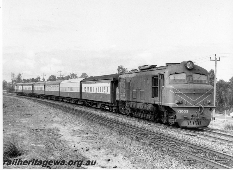 P10290
X class 1003 in green livery, passenger train of five carriages plus a ZJ class brakevan
