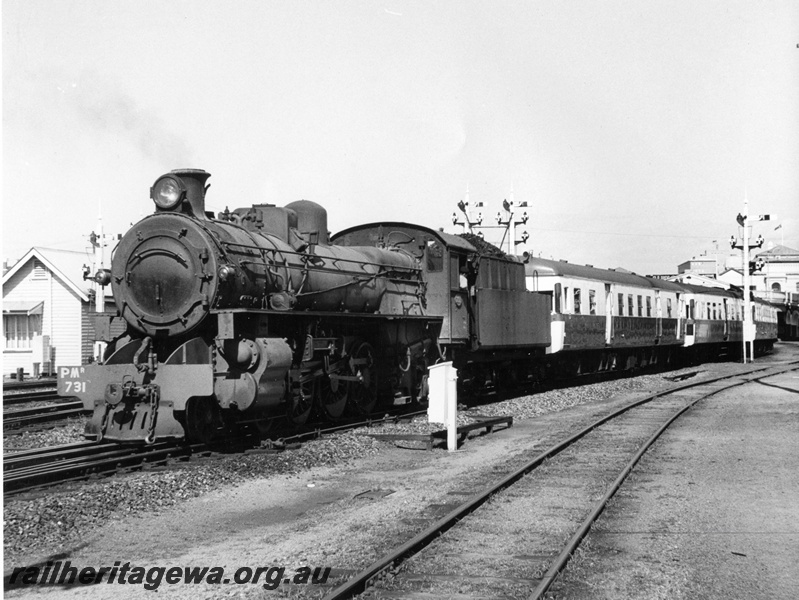 P10293
PMR class 731 hauling an ADG class railcar set, signals, departing Perth heading west
