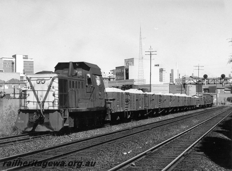 P10326
B class 1608 in green livery ad the angled cab roof, signal gantry with searchlight signals, Perth east of the Barrack Street Bridge heading towards East Perth on the 