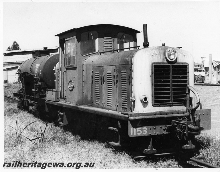 P10346
Z class 1153 Westrail Green, side and front view. Shown with transition piece in front coupling 4 wheel lube oil wagon attached.
