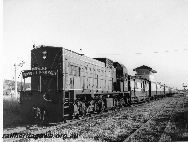 P10372
A class 1508 diesel locomotive on ARHS tour train, front and side view, signals, signal box, Brunswick, SWR line.
