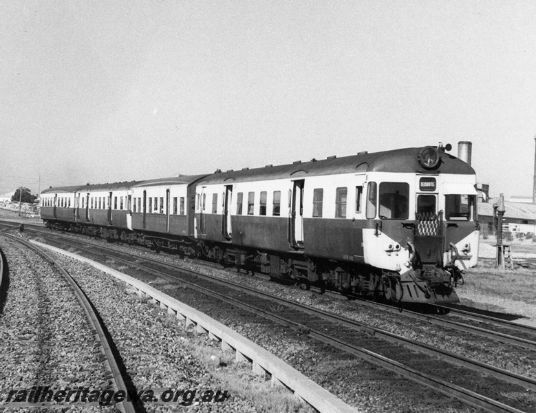 P10373
ADX class 662 suburban diesel railcar with AYE class carriage in the consist, side and front view.
