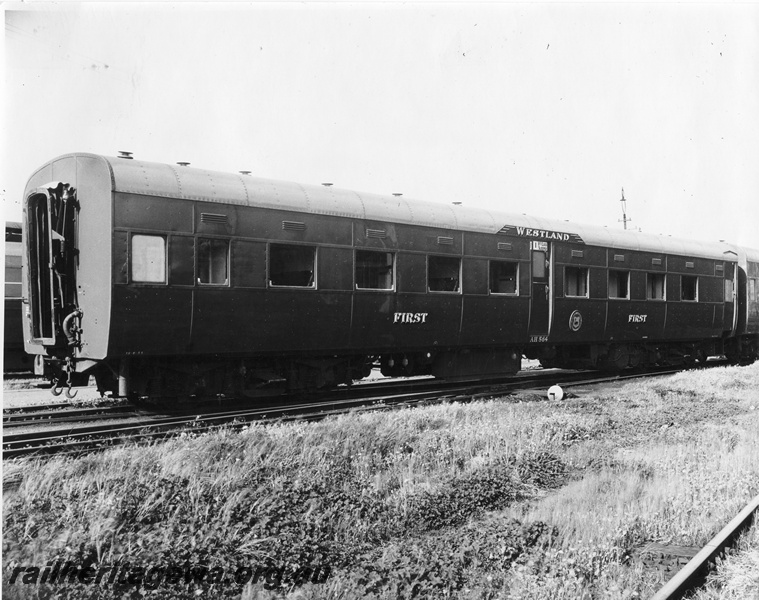 P10416
AH class 564 at an Unknown location painted in the original dark green colour schemes. Lettered for 1st class and Westland.
