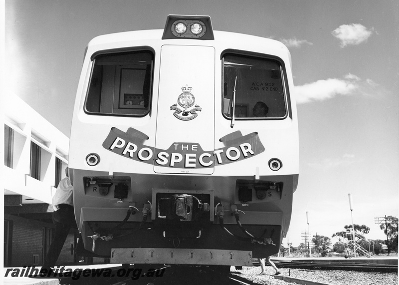 P10447
3 of 3 of Prospector 2 car set at Northam enroute to Kalgoorlie. Front view of car showing details of air hoses and electrical coupling boxes under body overlap. Low level platform on both sides. ER line.
