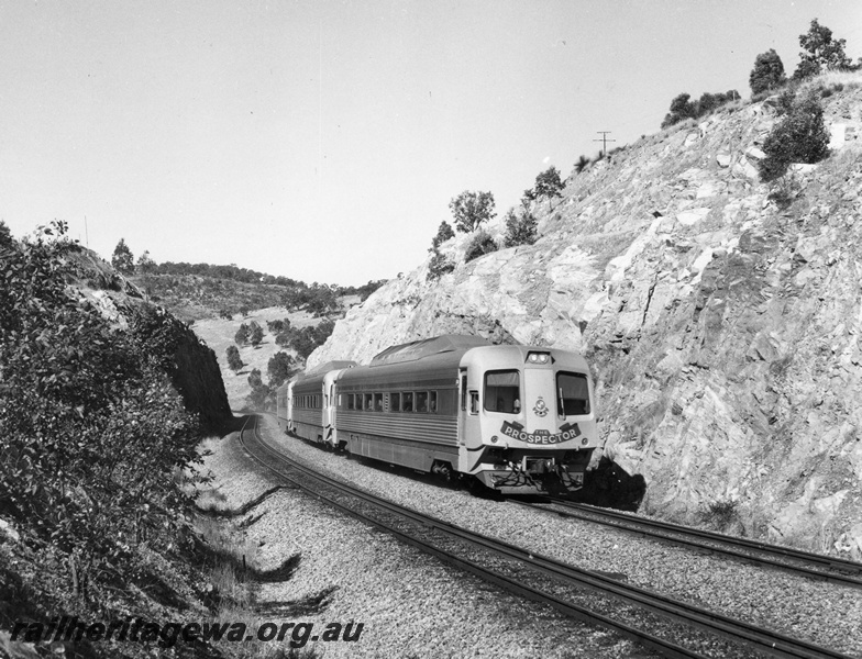 P10454
Prospector railcar set travelling in the Avon Valley towards Avon Yard and about to pass through No. 1 cutting. Front and side view of leading railcar.
