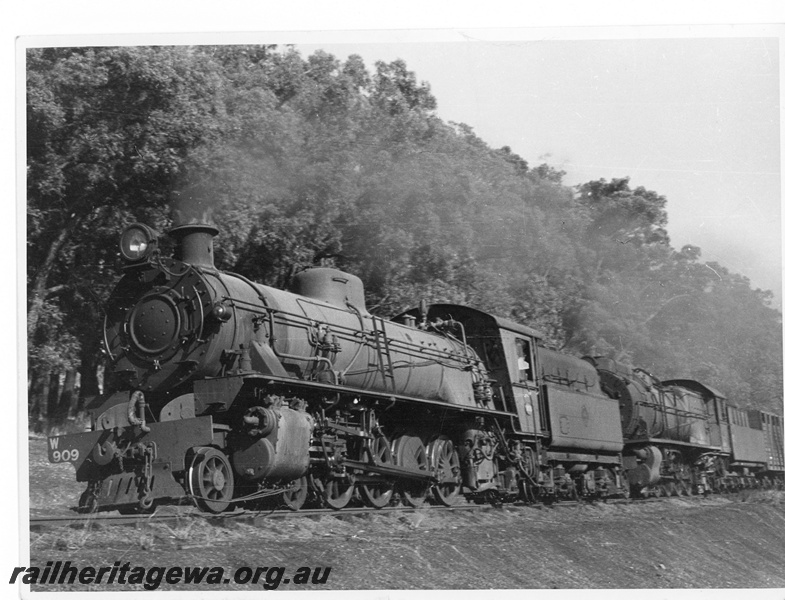 P10496
W class 909 and S class 547 