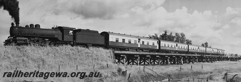 P10499
U class 660 hauling the 