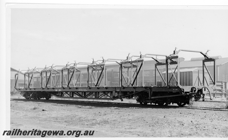 P10520
QMB class 20011 car carrying wagon pictured at Midland. End and side view of wagon.
