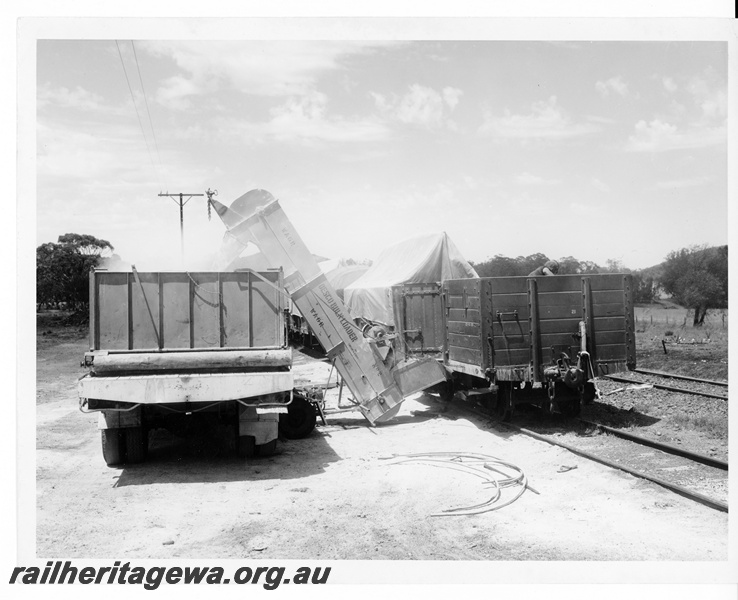 P10570
Unloading bulk fertiliser from rail to road at Unknown country location.
