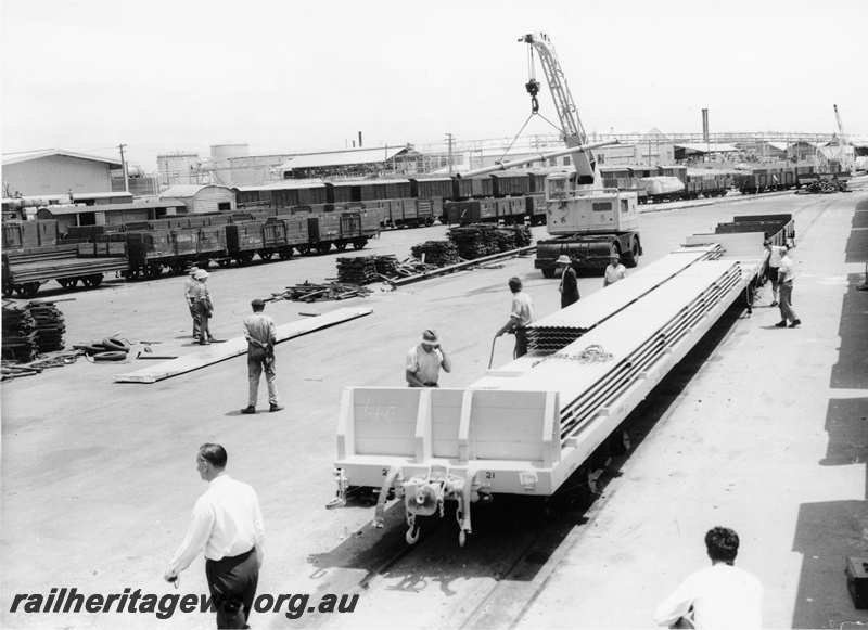 P10590
Galvanised sheet iron loaded onto wagon QMD20059 at North Fremantle. See P10557 and P10558.
