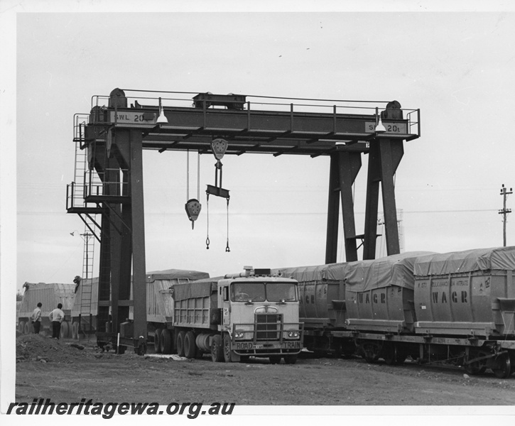 P10599
Ammonium nitrate containers being positioned to be emptied into road trailers at Meekatharra, gantry crane
