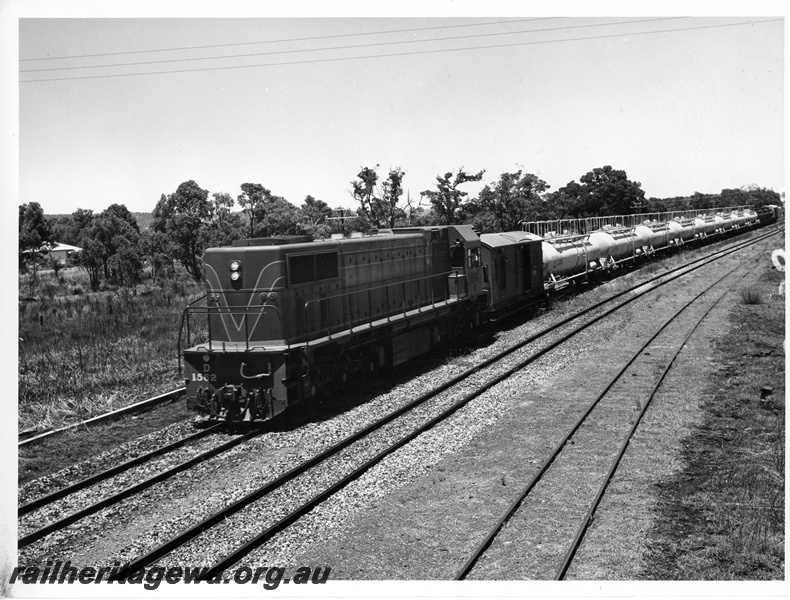 P10610
D class 1562 diesel locomotive hauling a rake of caustic soda tankers at Pinjarra.
