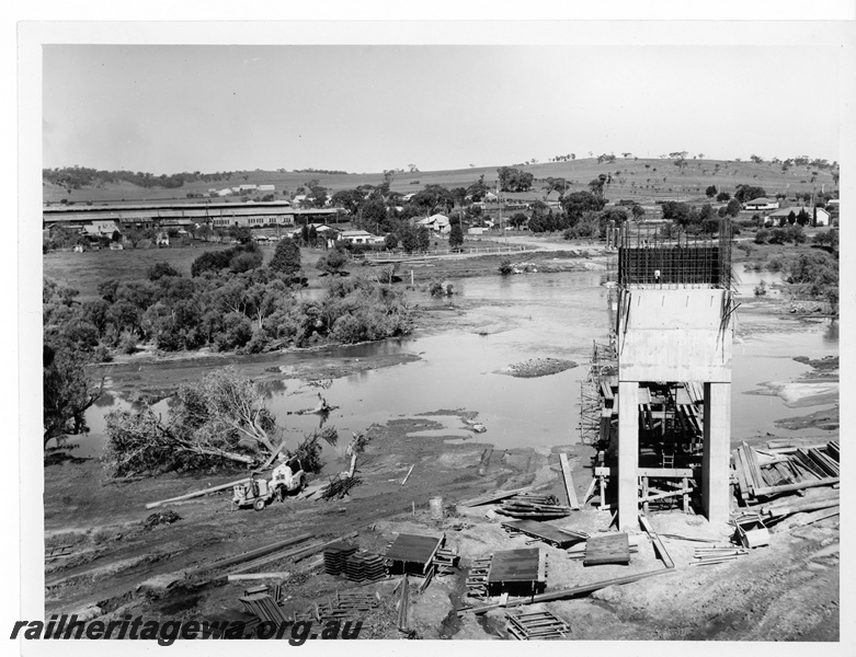 P10657
Narrow gauge bridge construction, concrete and steel, Northam, ER line, elevated view
