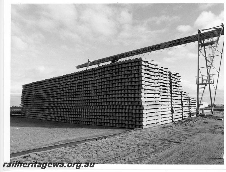 P10795
Sleeper stack, John Holland Westcrane overhead crane, Meckering, EGR line
