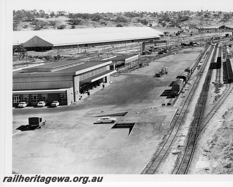 P10804
Avon yard, goods shed, transfer shed, wheat bins, sidings, wagons, Northam, Avon Valley line, view from elevated position
