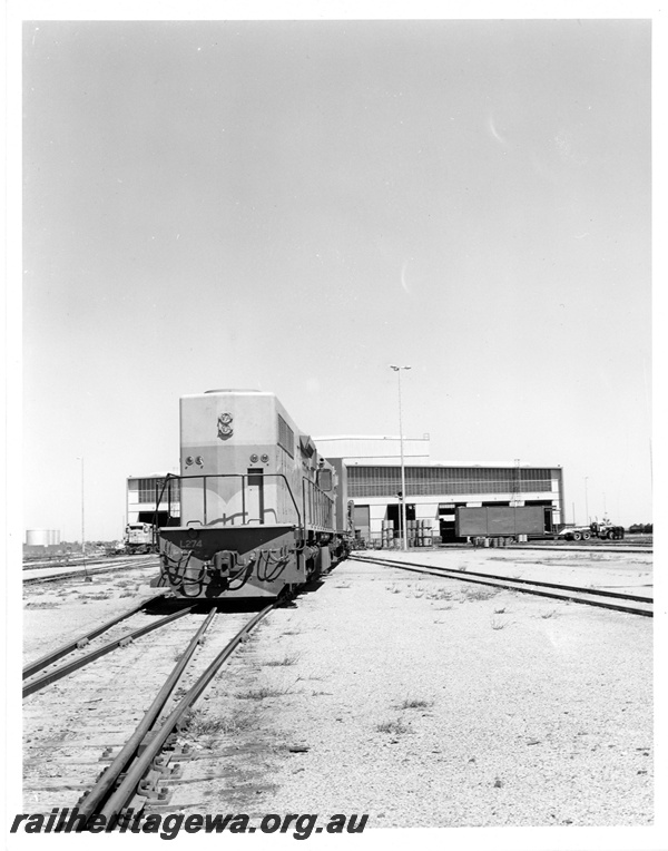 P10839
L class 274, long end closest to camera, outside loco shed, Forrestfield, end and side view
