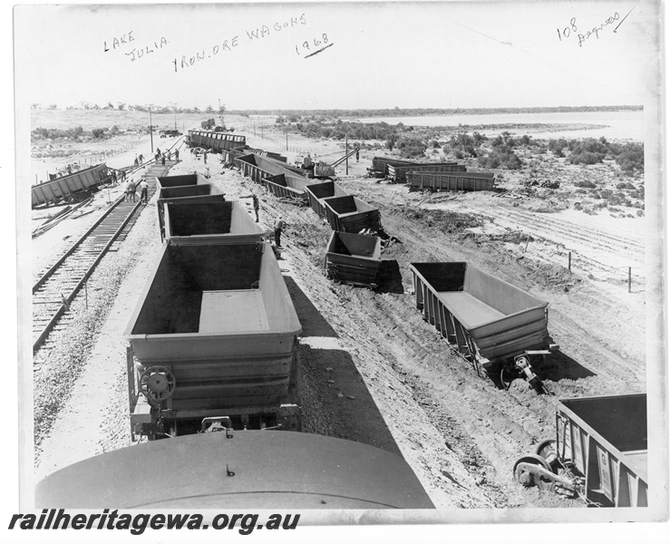 P10871
WAGR WO class iron ore wagons derailed at Lake Julia, 