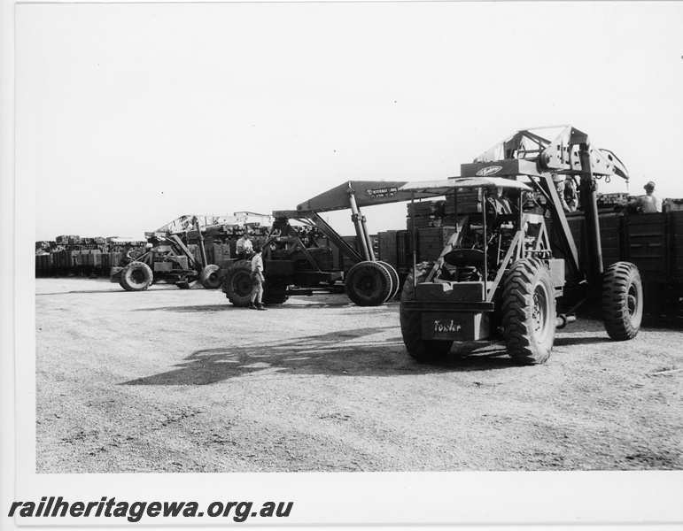 P10881
Transhipping of goods at Parkeston from WAGR narrow gauge wagons to Commonwealth Railways (CR) standard gauge wagons utilising mobile cranes.
