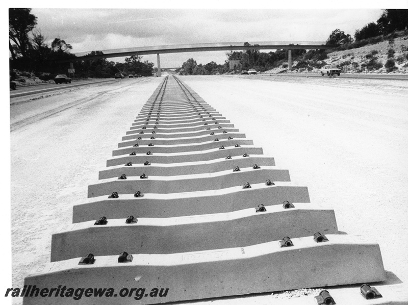 P10922
Construction of the Northern Suburbs Railway (Perth to Joondalup) underway within the confines of the Mitchell Freeway, NSR line
