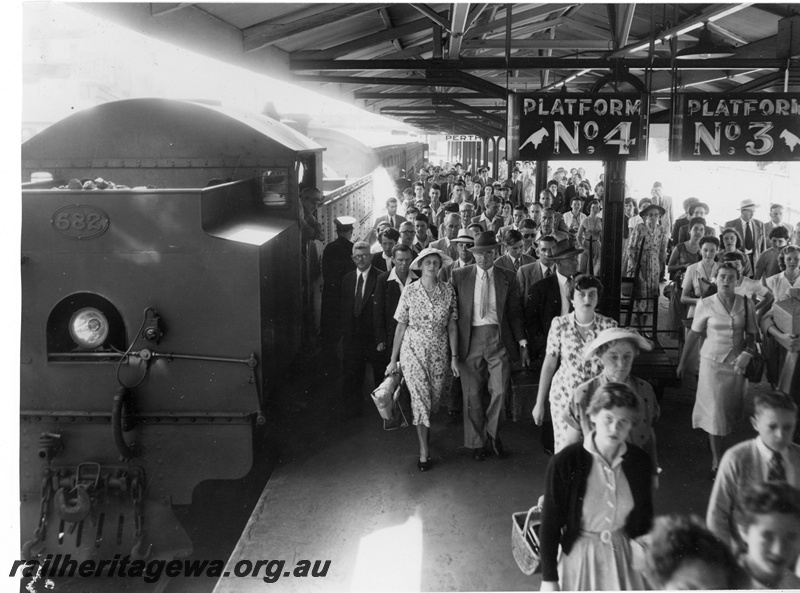 P10942
DM class 582 steam locomotive shortly after arrival at Platform 4 Perth Station and alighting passengers making their way to the station exit.
