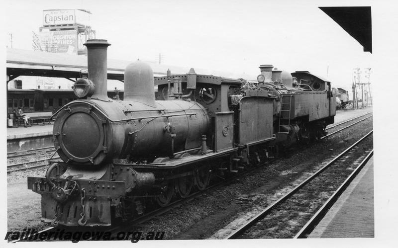 P11004
G class 131 coupled to a DD class, Perth Station, front and side view.
