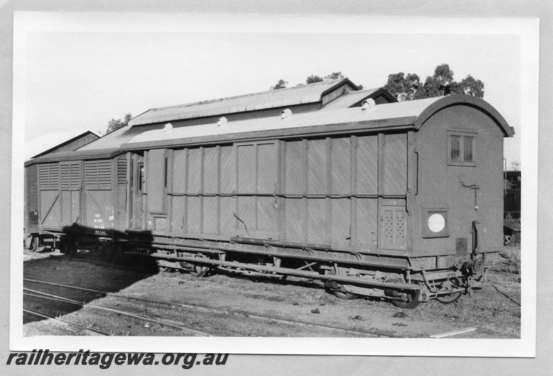 P11005
MRWA FA class 61 brakevan, BL class 841 louvered van, Midland, side and end view
