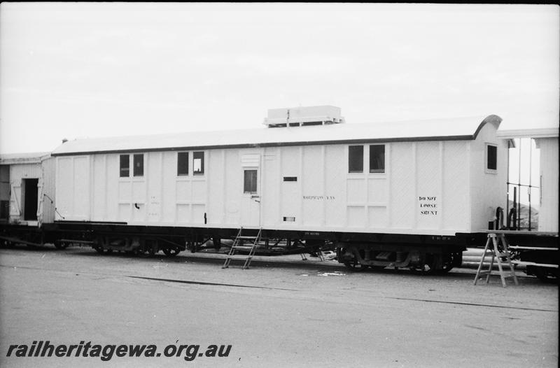 P11072
VW class 40761, ex MRWA KB class 18, Watheroo, MR line, side and end view
