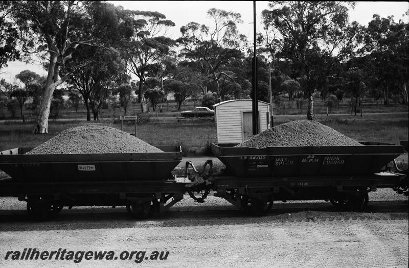 P11084
LA class 23790, LA class 23705, Boundain, NWM line, side view, round roofed shed in background
