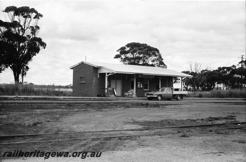 P11108
Station building, Narembeen, NKM line, end and front view
