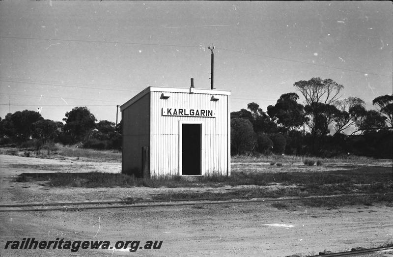 P11199
Out of shed, Karlgarin, LH line, side and front view.
