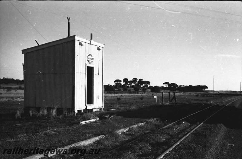 P11201
Out of shed, Kuender, LH line, side and trackside view.
