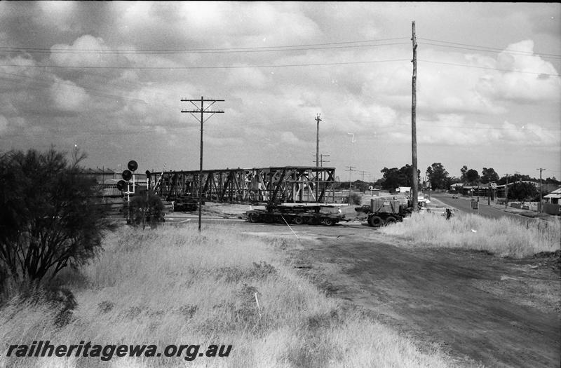 P11220
4 of 5 views of the transportation of the gantry from the Midland Coal Dam to the rail depot in Bellevue
