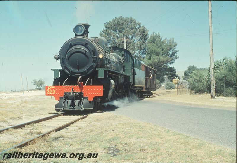 P11239
PMR class 727, shunting across road, CSBP, Bassendean. ER line.
